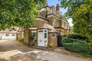 Flat 3, Penrhos, Hollist Lane, Midhurst GU29 9AD