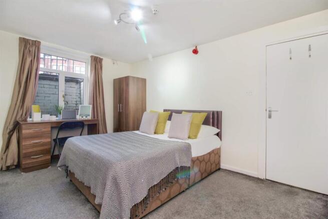 Bed1.jpg