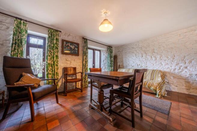 OPEN PLAN LIVING AREA