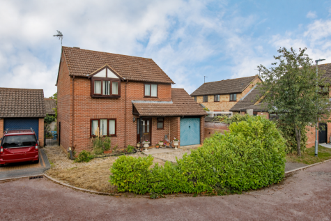 Chelmorton Vale, Desborough, Northamptonshire, NN14 2XE
