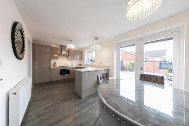 Kitchen & dining room