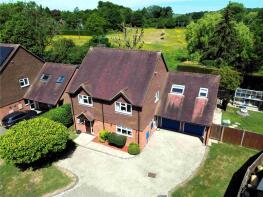 8, Eggars Field, Bentley, Farnham GU10 5LD