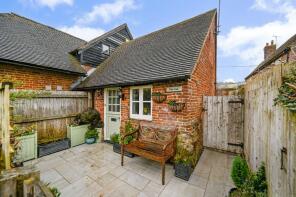 Kiln End, The Malthouses, Canterbury Road, East Brabourne, Brabourne TN25 5LL
