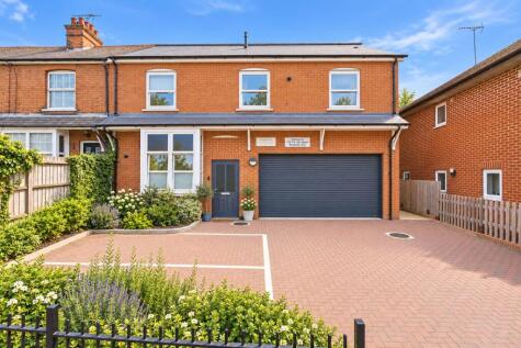 Mary Pedlow Court, High Street, London Colney, St. Albans, AL2