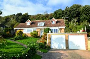 28, Castle Court, Ventnor PO38 1UE