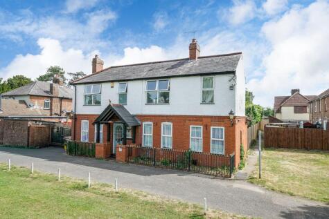 The Green, Caddington, LU1