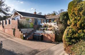 Heather Bank, Huntsmans Hill, Upper Longdon, Rugeley WS15 1QE