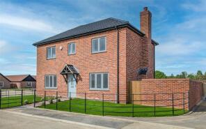 4, The Mallows Walk, Brooke NR15 1DA
