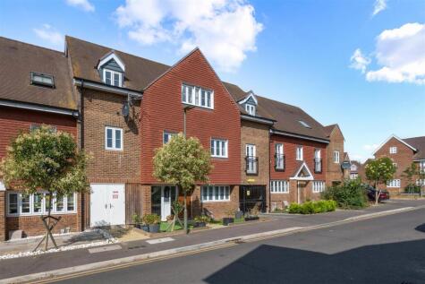 Beatrice Square, Tadworth