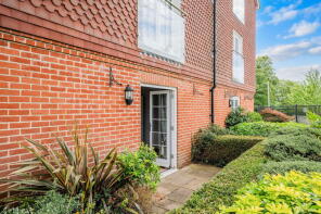 11, 2a Rowan House, East Hill Road, Oxted RH8 9HZ