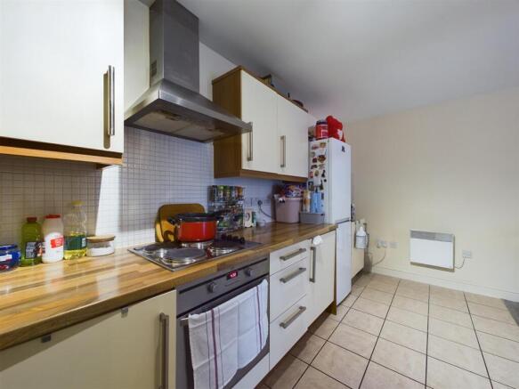 Kitchen (2).jpg
