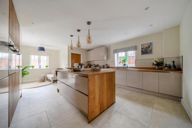 kitchen 2.jpg