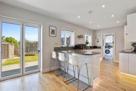 Wroxham Gardens, Potters Bar