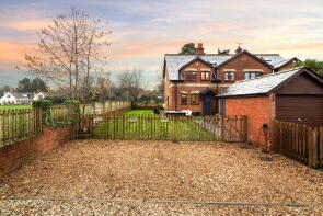 3, Stubbings Farm Cottages, Burchetts Green Road, Burchetts Green, Maidenhead SL6 6QT