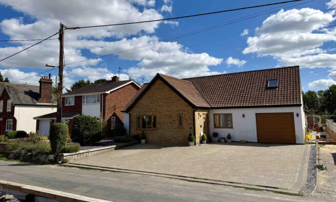 6 Bedroom Detached Chalet for sale - Cordys Lane,