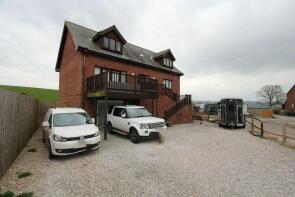 Bronadre, Clawddnewydd, Ruthin LL15 2NX