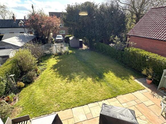 Large & Private Rear Garden 320