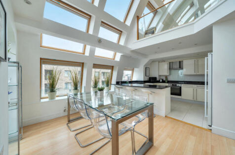 Melfield Gardens, London, SE6