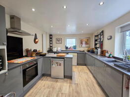 Hillcrest, Newbridge Hill, Gunnislake PL18 9JG