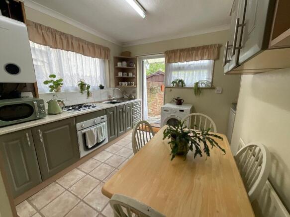 KITCHEN 11'8 x 9'