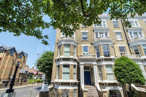 Clapham Common North Side, London, SW4
