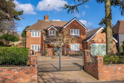 Plymouth Road, Barnt Green, B45