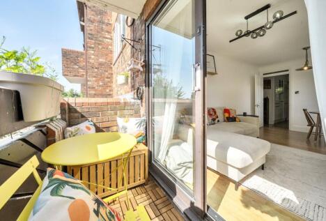 Maple Mews, London, SW16