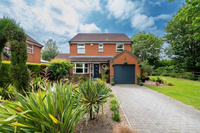 02 front (Rightmove) - Copy - 4 bedroom detached