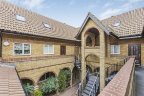 17, Oliver Court, Unadopted Roads Around Herts Training School, Crouchfields, Ware SG12 0PP