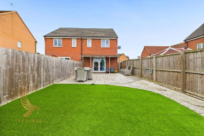 3, Pitt Close, Kinsley, Pontefract WF9 5FN