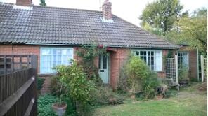 1, Cornerways Bungalows, Bucklebury Road, Stanford Dingley, Reading RG7 6EE