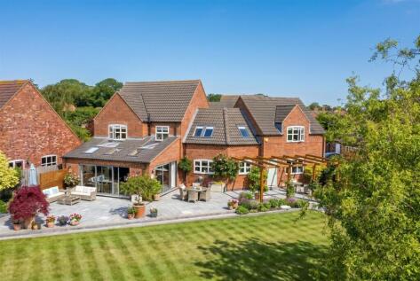 Kingsfield Court, Beckingham, Lincoln