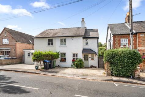Chobham Road, Knaphill, Woking, Surrey, GU21