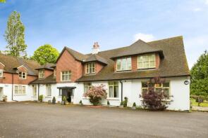 Flat 2, Staplefield Court, Brantridge Lane, Haywards Heath RH17 6EN