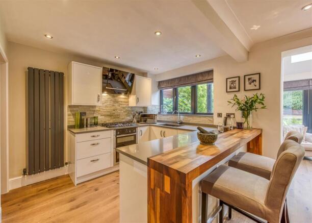 8 Banbery Drive-Kitchen Family Room (3).jpg