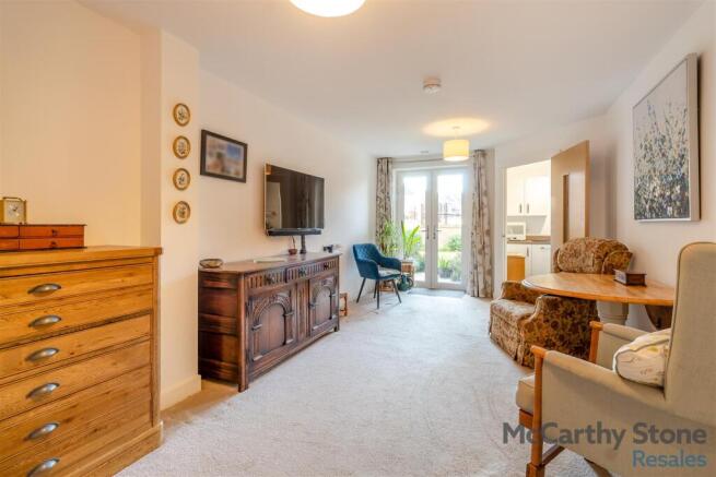 8683548-interior02.jpg