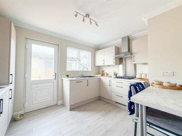 KITCHEN/BREAKFAST ROOM
