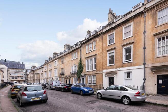 Top Floor Flat, 18 New King Street, BA1 2BL-2.jpg