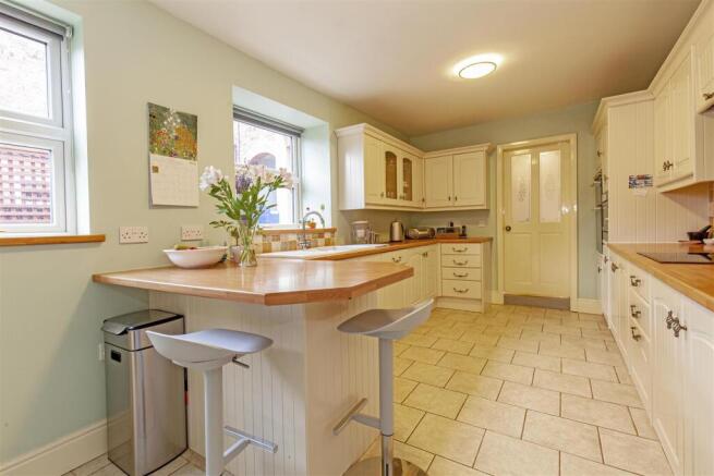 Kitchen/ Breakfast Room