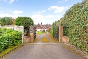 West Lodge, Beedingwood Drive, Horsham RH12 4TE