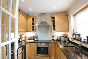 65, Pleasant Place, Hersham, Walton-on-thames KT12 4HU