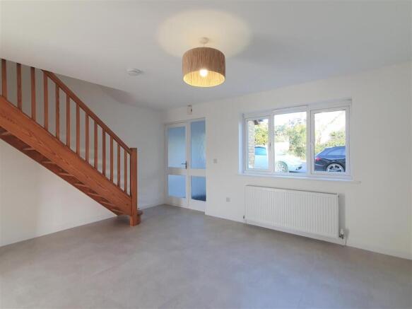 8 Luxon Drive Lounge
