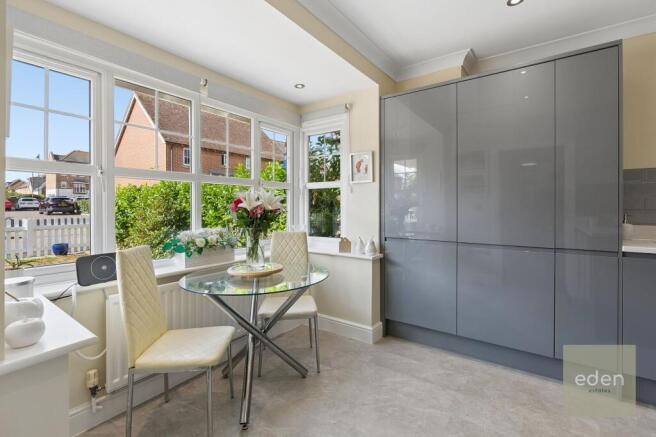 KITCHEN/BREAKFAST ROOM