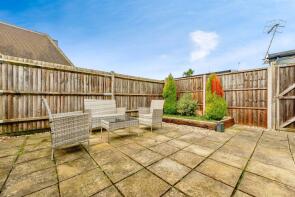 32b, Brighton Road, Redhill RH1 5BX