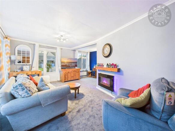 Lounger/Dining Room
