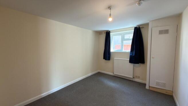 Flat B, 28 Hibernia Road, Hounslow, Middlesex, TW3 3RY