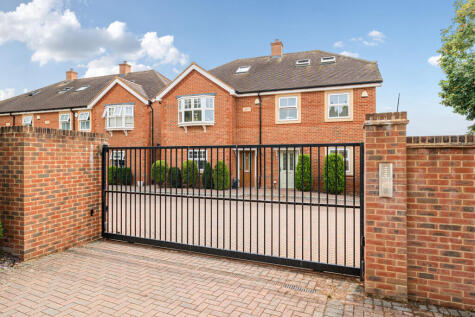 Blackstone Place, Farnham, GU9