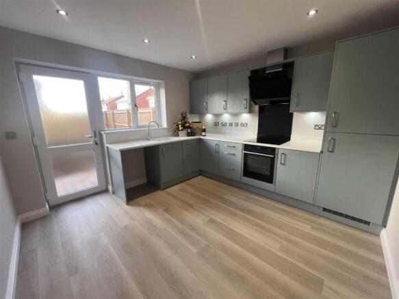 2 - Kitchen.jpg