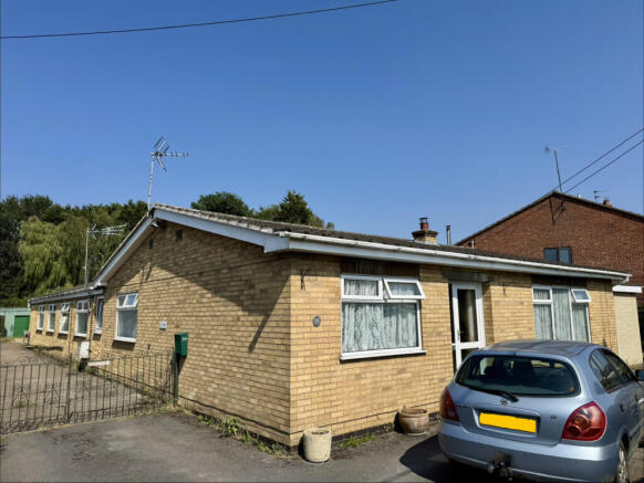 3 Bedroom Detached Bungalow & 2 Bed Annex and Out