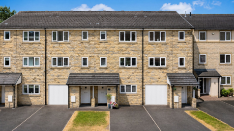 Moor Side Mews, East Bierley, BD4